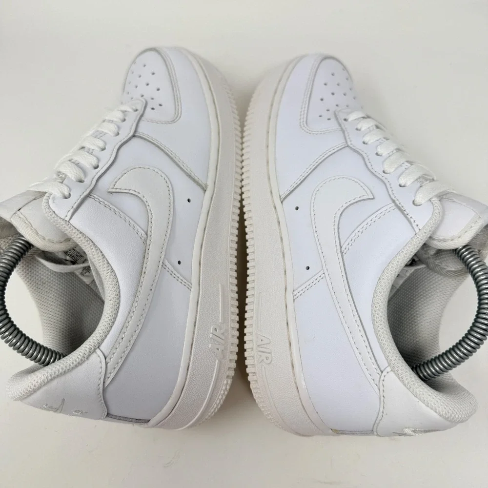 Nike Air Force 1 07 Womens White Low Top Sneakers DD8959-100 Size 7.5
